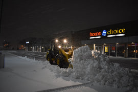 Cat 906 plowing snow with a plowmaxx 0830-13 le